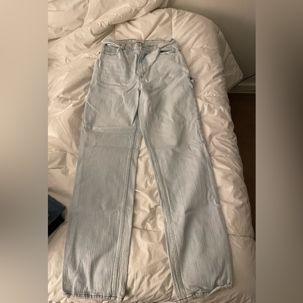 Abercrombie Ultra High Rise 90’s Straight Carpenter Jean